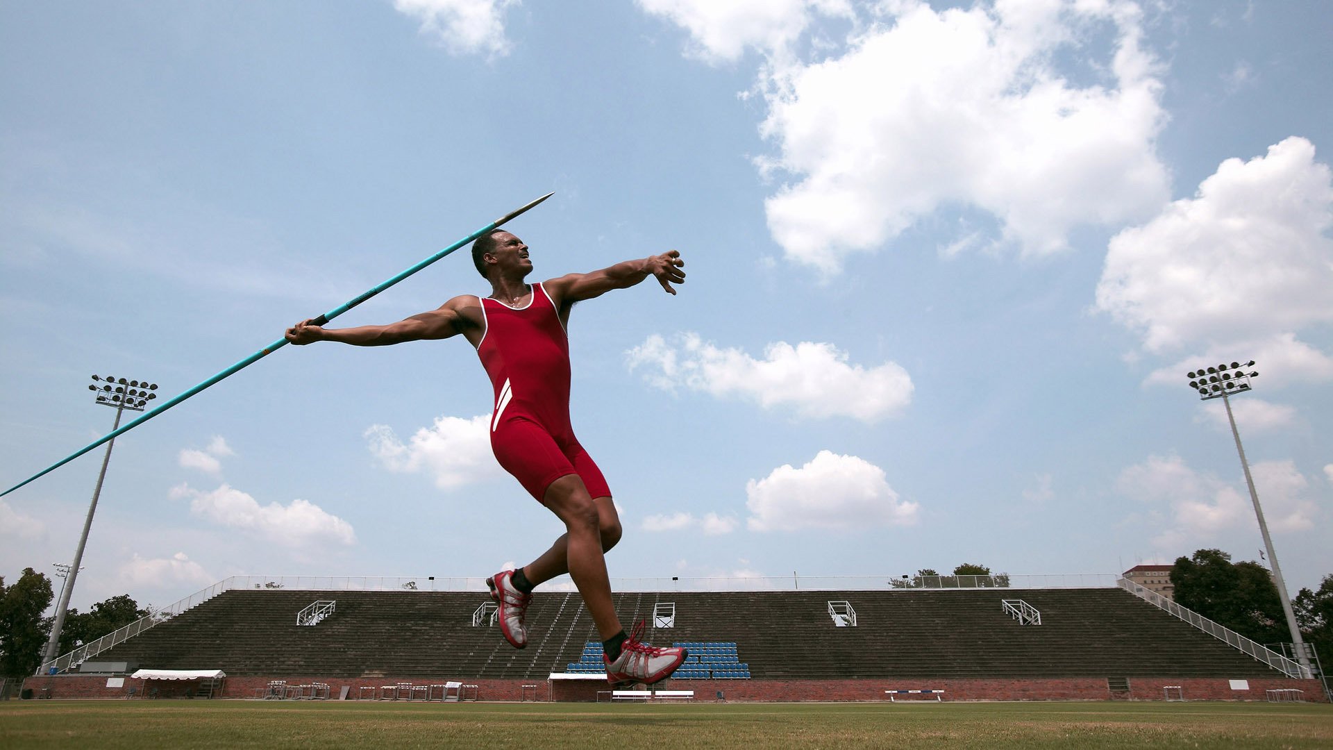 佩雷拉已经从狼队官宣下课,国安未来要是换帅,可以考虑请他,佩雷拉执教国足