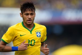 APP下载 LY Sports-利物浦的防守隐患显现，球迷期待教练组调整，利物浦防守体系